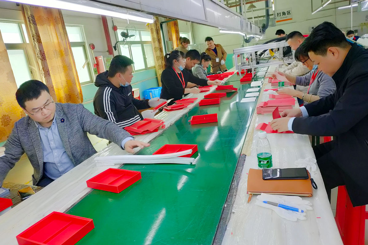 交付奋战，担当有我！润新包装管理层全力支援支援公司生产一线